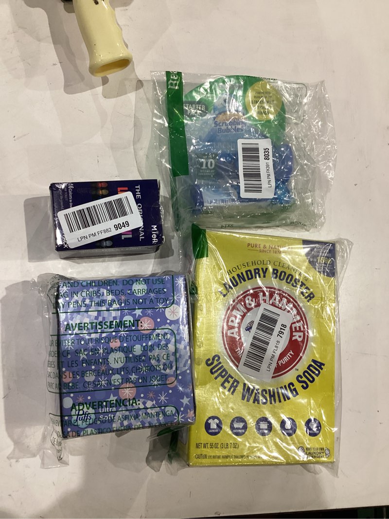 Condition photo showing Good Condition for assorted lot of bathroom accessories (towels, soap holders, loofahs, etc) 