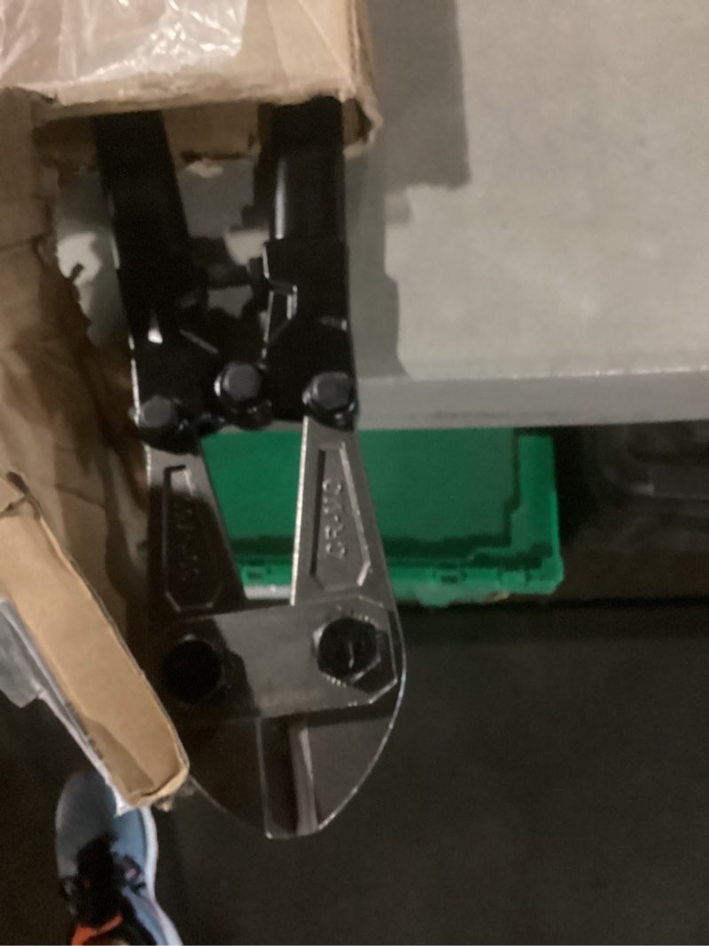 Condition photo showing Good Condition for workpro 30" bolt cutter, chrome molybdenum steel blade, heavy duty bolt cutter with soft rubber grip, cutting tool for cut chain, wire, screw, rivet