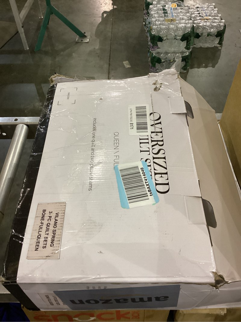 Queen/full quilt w 2 pillow shams