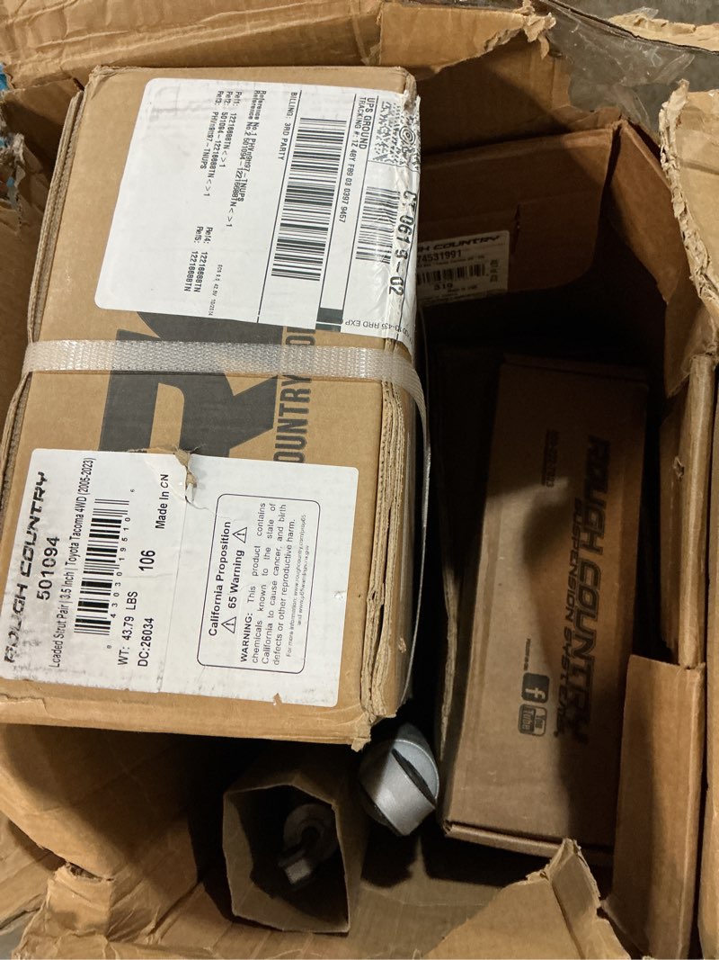 Condition photo showing Good Condition for rough country 3.5" bolt-on lift kit w/n3 struts for 2005-2023 tacoma - 74231