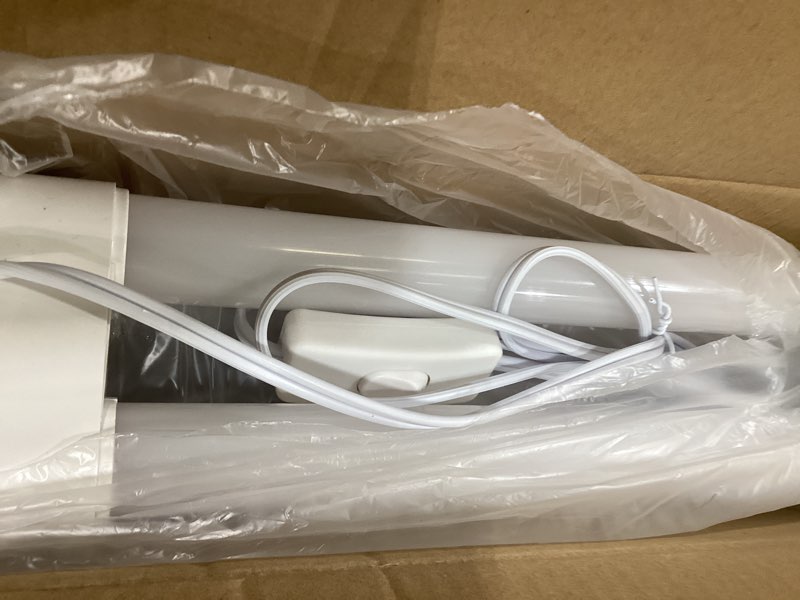 Condition photo showing New/Like New for hykolity 4 Pack Linkable LED Shop Light, 4FT 42W [250W Equivalent], 4400lm, 5000K Daylight, with Plug, Utility Light Fixture, Hanging or Surface Mount, White