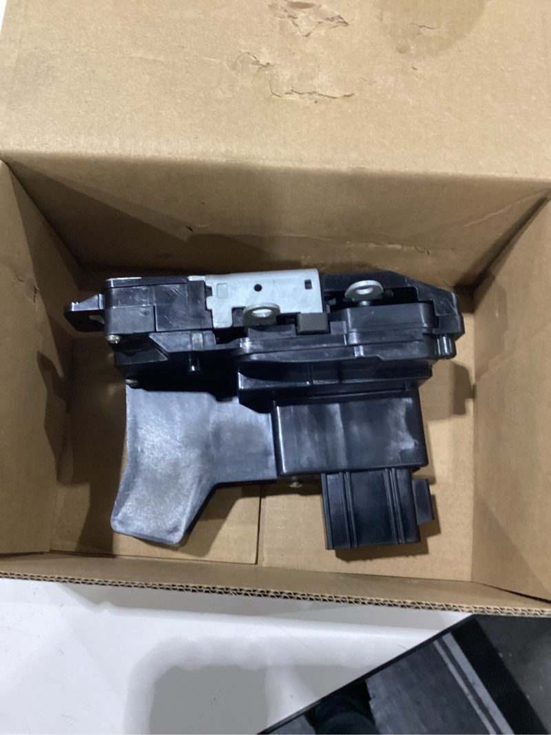 Condition photo showing New/Like New for uxcell Front Left Side Power Door Lock Actuator Motor for Ford Escape 2005-2007 No.YL8Z78219A65BAA