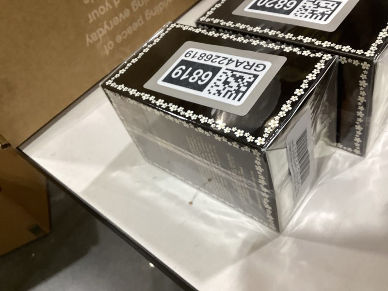 Condition photo showing New/Like New for Marc Jacobs Daisy Eau de Toilette Spray, 3.3 Fl. Oz Floral 100ml