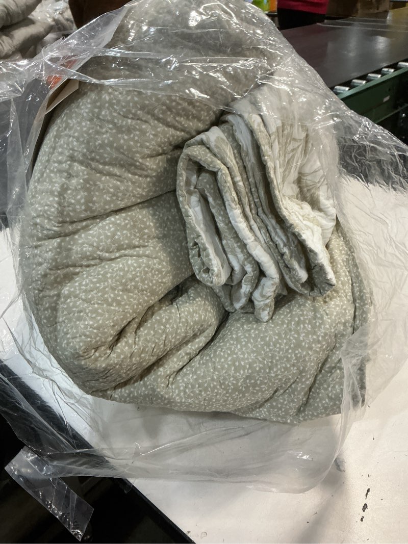 Condition photo showing Good Condition for Laura Ashley - King Quilt Set, Soft Cotton Bedding with Reversible Design, Medium Weight for Year Round Use, 3 Piece Bed Set with Matching Pillowcases (Amberley Beige) Beige King