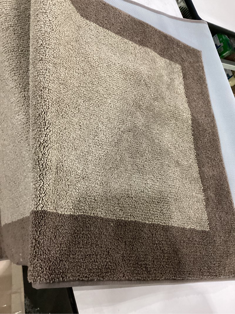 Brown and tan polyester runner at least 7”x4”