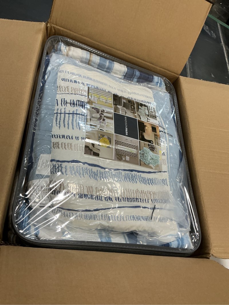 Condition photo showing New/Like New for Madison Park Quilt Set Cottage Coastal Design, 6 Piece Set - All Season, Coverlet Bedspread Lightweight Bedding Layer, Shams, Toss Pillows, Full/Queen(90"x90"), Blue/White Blue/White Full/Queen(90 in x 90 in)
