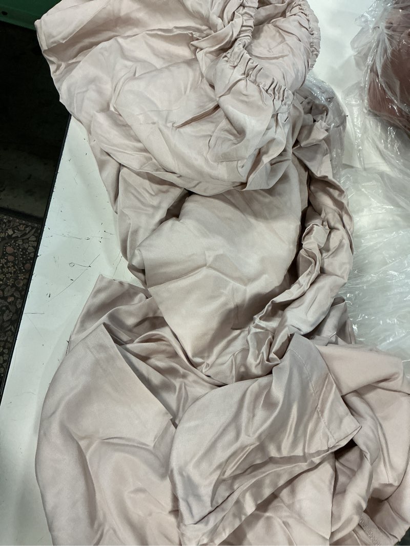 Condition photo showing As Is for quince bamboo fitted sheet set of 3, full, soft blush
