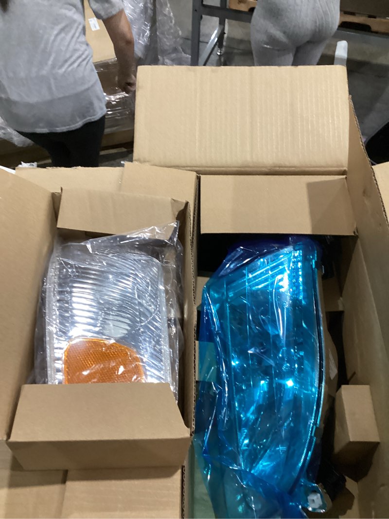 Condition photo showing New/Like New for headlight assembly for 2009 2010 toyota corolla base/ce/le/xle models north america built vehicle clear lens chrome housing amber reflector replacement pair 09-10