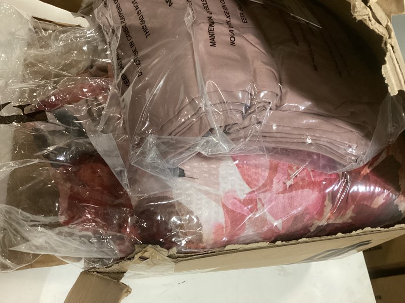 Condition photo showing Good Condition for CASAAGUSTO Full Comforter Set, 7 PCS Red Rose Floral Comforter Set with Flowers Leaves Pattern, Soft