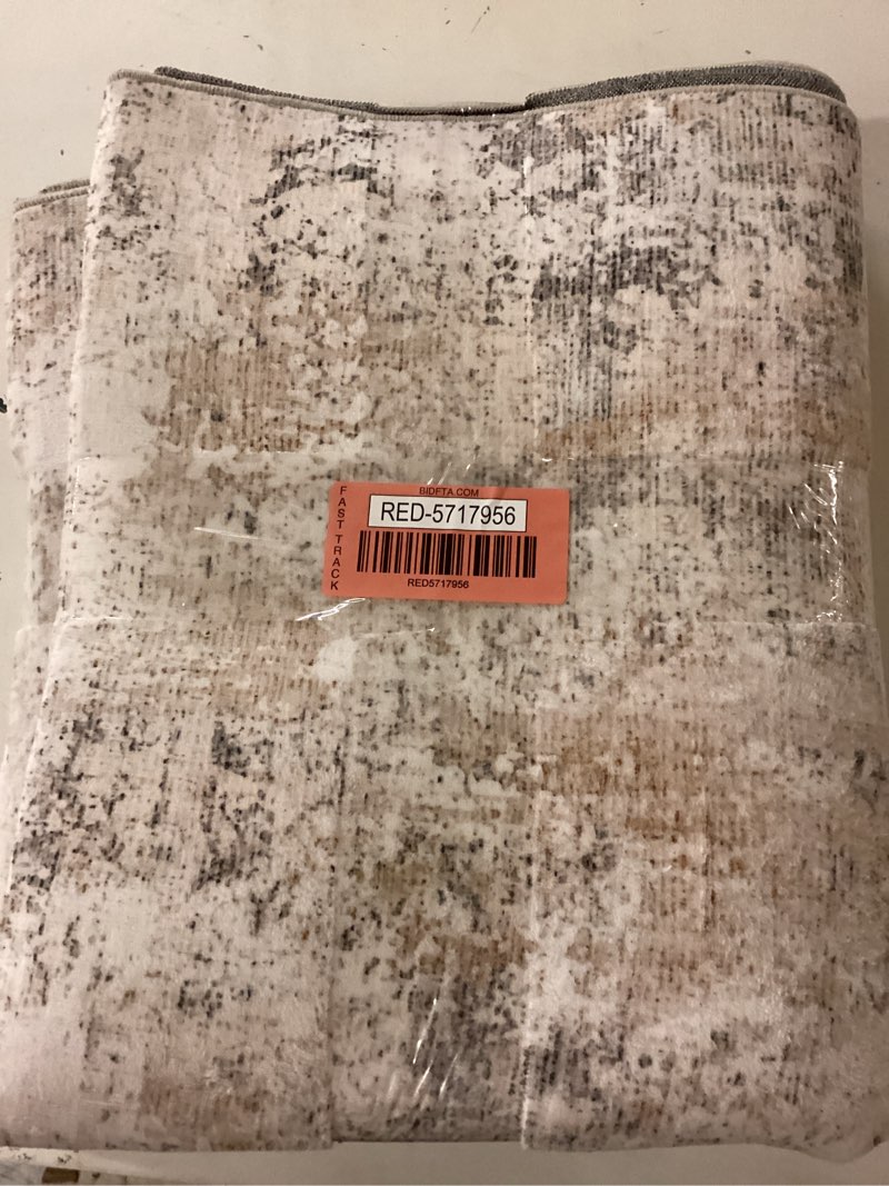Condition photo showing Good Condition for area rug