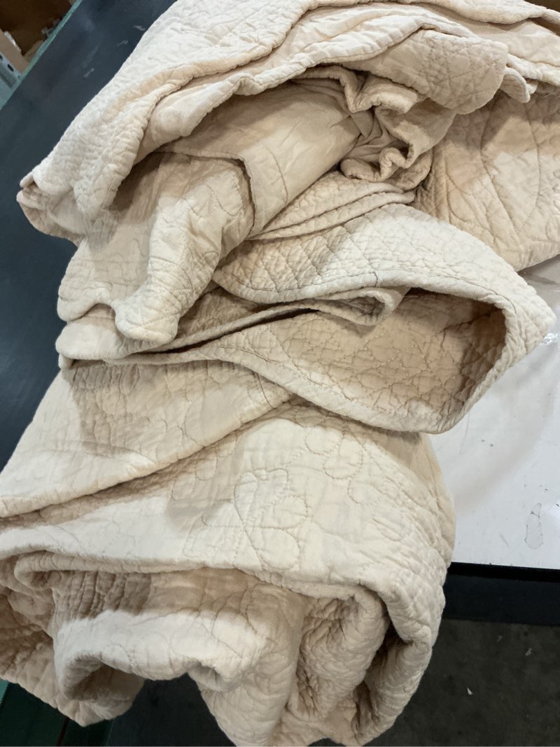Condition photo showing New/Like New for cmfshape 100% cotton quilt oversized king size-beige bedspread 128"x120"-coin pattern bedding set 3 pieces-pre-washed lightweight microfiber coverlet-suitable for bed,couch,quilt blanket all seasons beige super king 128x120