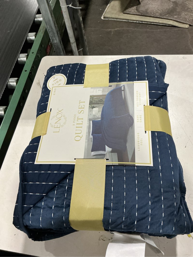 Condition photo showing New/Like New for lenox quilt set, assorted sizes