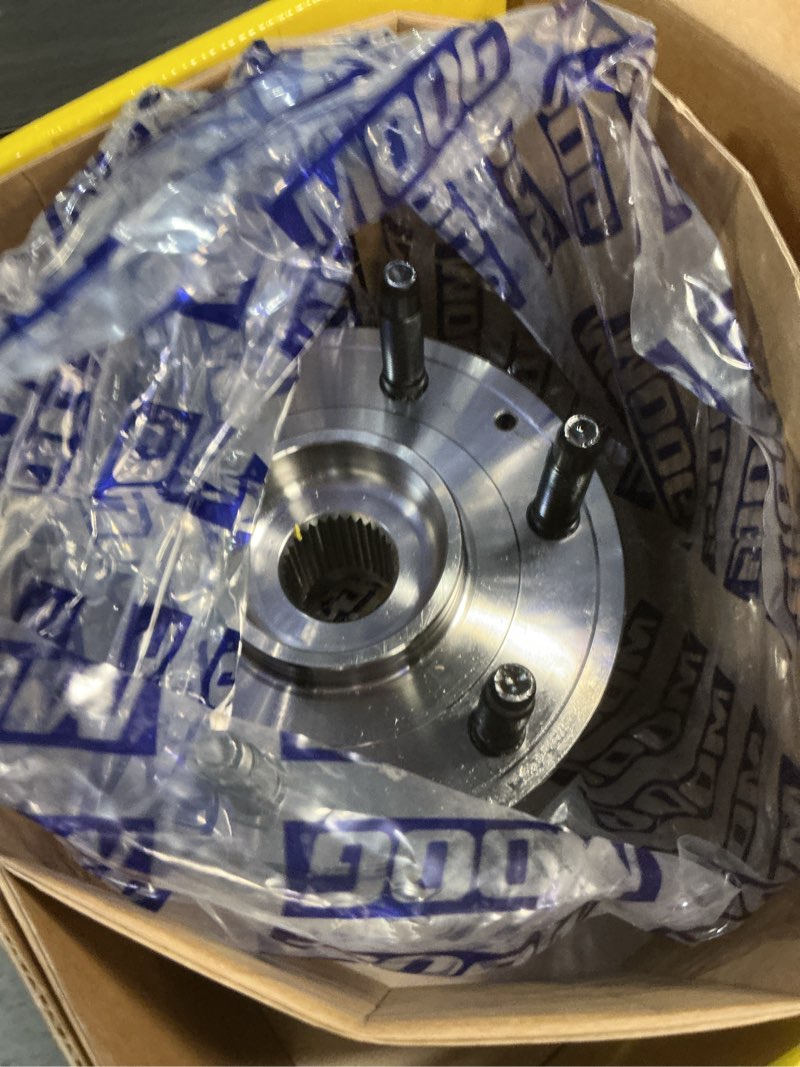 Condition photo showing New/Like New for moog 515197 wheel bearing and hub assembly for chevrolet silverado 1500