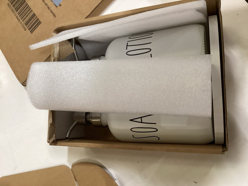 Condition photo showing Good Condition for momeemo hand soap dispenser for bathroom, soap and lotion dispenser set with silver metal pump, suitable for farmhouse bathroom decor. (white & silver) s&l white with silver