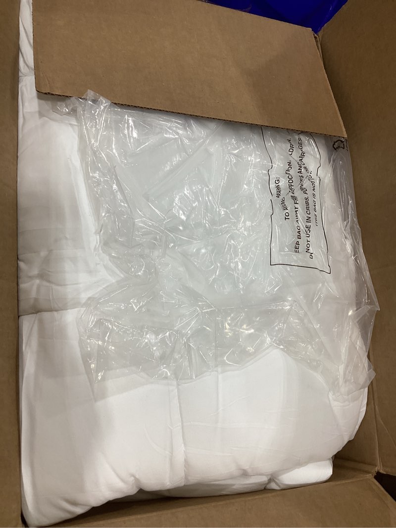 Condition photo showing Good Condition for bedsure comforter duvet insert - quilted comforters king size, all season duvet, gentlesoft down alternative bedding blanket, with 8 tabs, gifts for women/men, white, king 90 x 102 inches white king