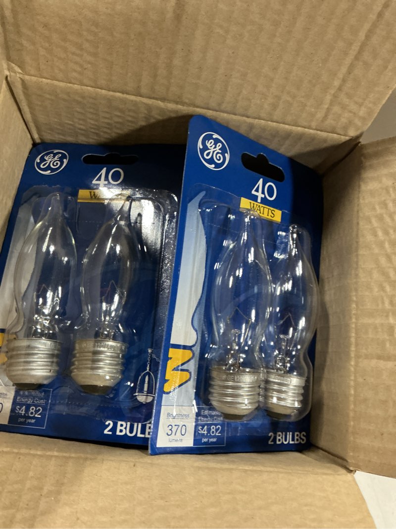 Condition photo showing Good Condition for ge classic 40-watt eq b10 soft white candelabra base (e-12) dimmable led candle bulb (6-pack)