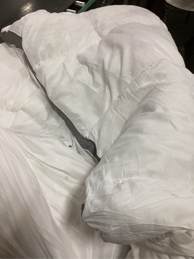Condition photo showing As Is for EASELAND Queen Size Mattress Pad Pillow Top Mattress Cover Quilted Fitted Mattress Protector Cotton Top Stretches up 8-21" Deep Pocket Cooling Mattress Topper (60x80 inch, White) White Queen