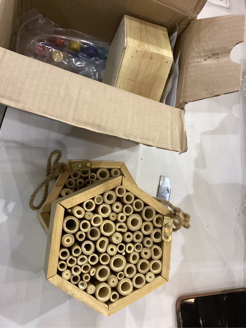 Condition photo showing Good Condition for Leinuosen Mason Bee House for The Garden with DIY Painting Kits and 3 Felt Bee 6 Felt Flower Natural Handmade Wooden Box with Bamboo Tubes for Pollinators to Enhance Your Garden's Productivity