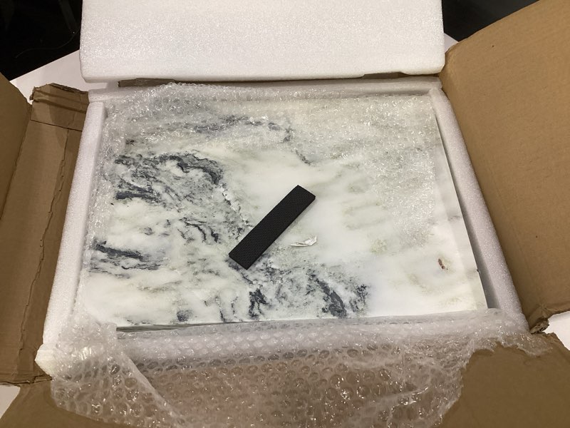 Condition photo showing Good Condition for marble cutting board, similar to stock photos