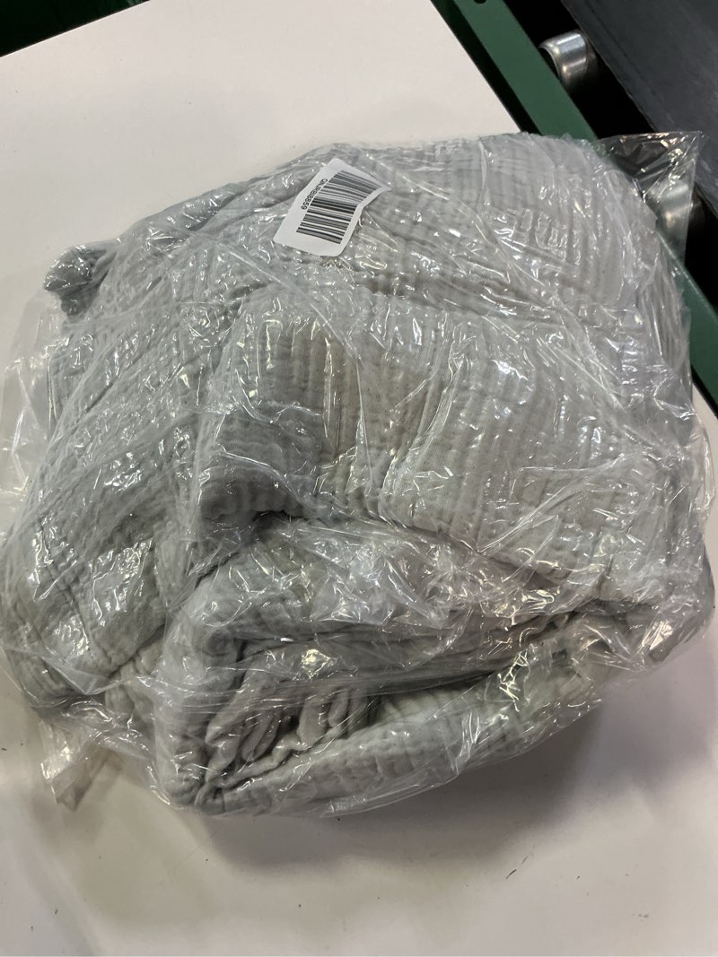 Condition photo showing Good Condition for organic cotton gauze blanket, full/queen, mist