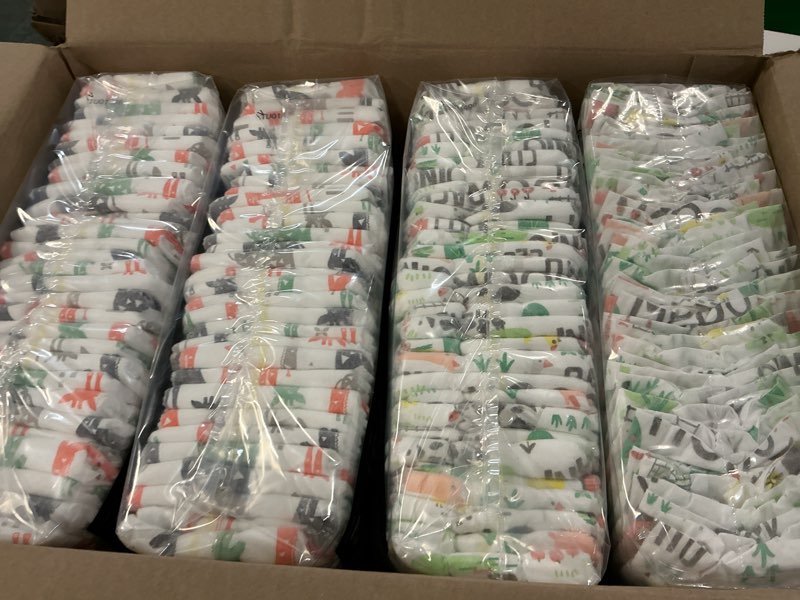 Condition photo showing Good Condition for the honest company comfort dry disposable daytime diapers for sensitive skin, hypoallergenic, fragrance-free, multi-colored giraffes + barnyard babies, super club box size 2 (12-18 lbs), 124 count size 2 (124 count) multi-colored giraffes + barnyard babies