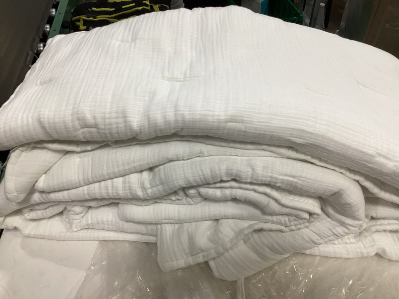 Condition photo showing Good Condition for quince organic cotton gauze dream quilt without sham set white