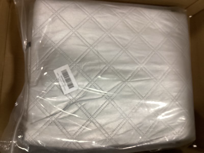 Condition photo showing Good Condition for getfay 1 PC Automotive Exterior Body Cover, Thickened Automotive Hood Winter Cover, Antifreeze and A