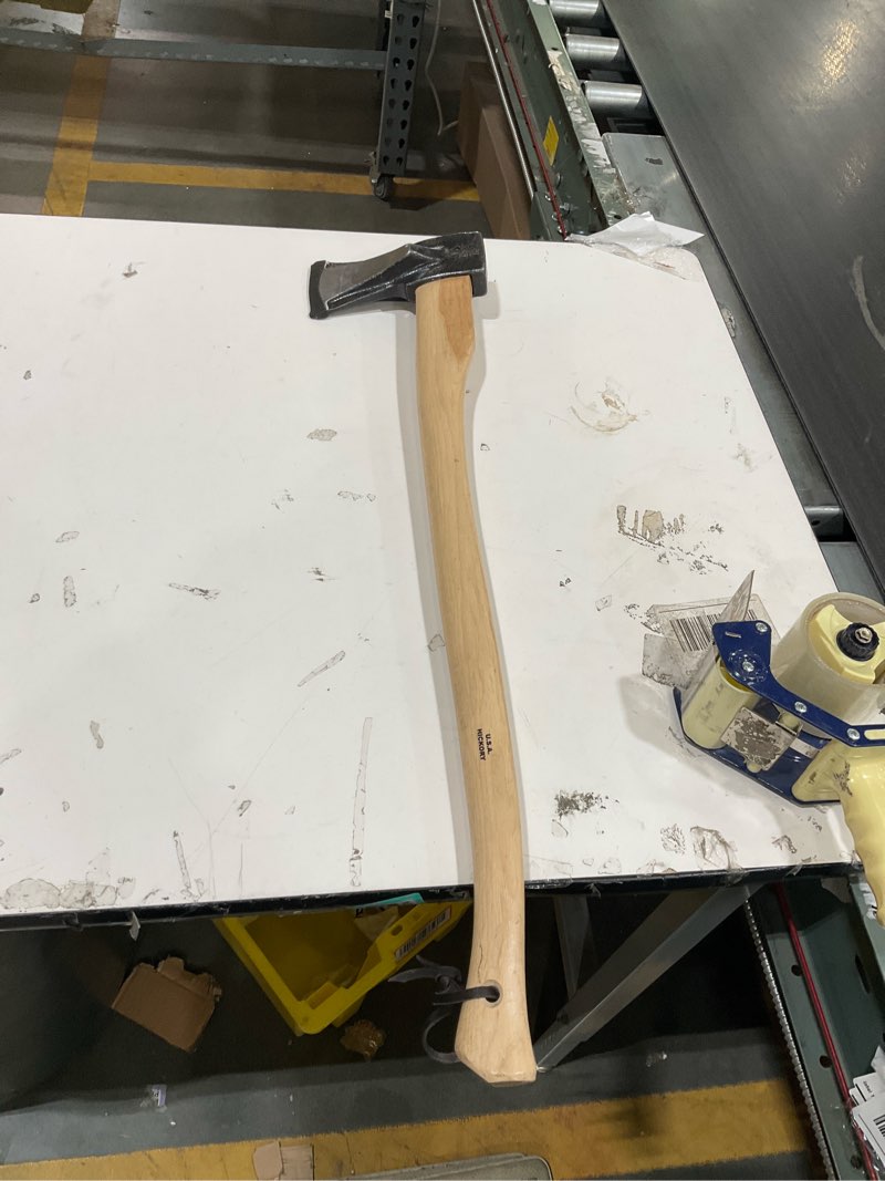 Wood splitting axe