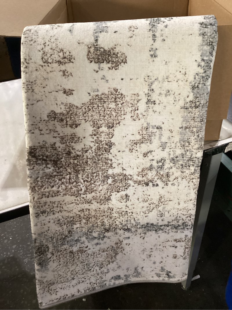 Condition photo showing Good Condition for NAAR PAYAS Collection 5x7 Area Rug - Ivory & Blue Abstract Design, Non-Shedding, Stain-Resistant Carpet for Living Room, Bedroom, Dining Room, or Home Office