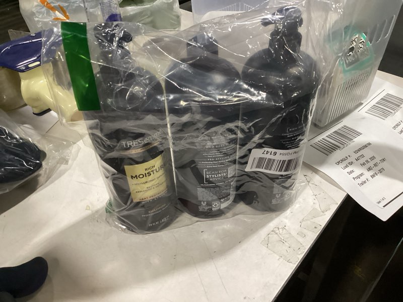 Condition photo showing New/Like New for Tresemme Shampoo Moisture Rich 28 Ounce (828ml) (3 Pack)