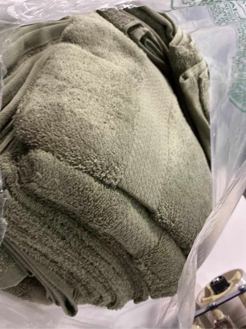 Condition photo showing Good Condition for lane linen cotton towels for bathroom - 24 pcs - highly absorbent, durable & soft - 4 bath, 4 fingertip, 6 hand towels, 8 washcloths, 2 bath sheets - family bundle pack - oil green 24 piece family towel set 15: oil green