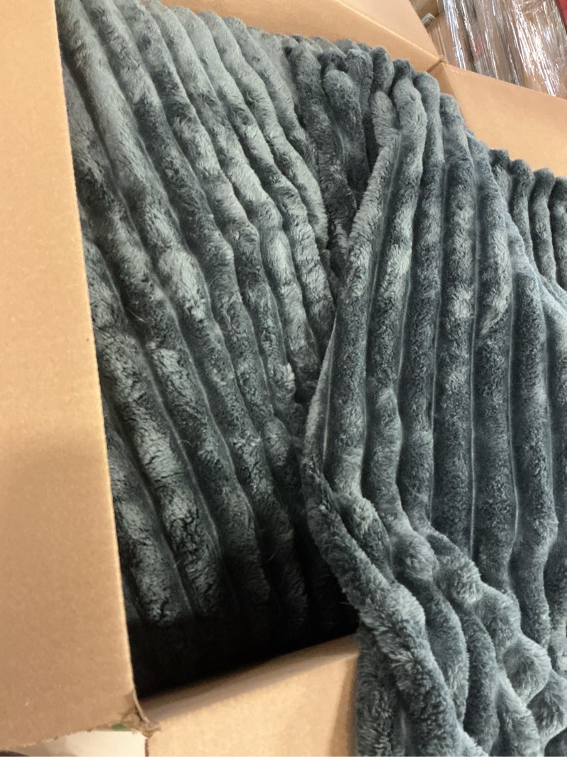 Condition photo showing As Is for Smoofy Fluffy King Comforter Set 3 Pieces - Dark Grey Fleece Fluffy Comforter, Luxury Fuzzy Bedding Set, Soft Bed Set All Season, Heavy Bedding With 2 Pillow Cases 3 Piece-King (104”X90'') Darkgrey