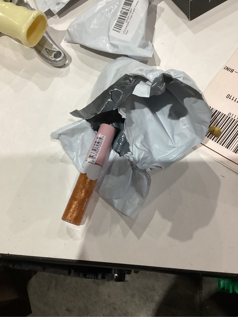 Condition photo showing Good Condition for COVERGIRL Clean Fresh Yummy Plumper Lip Gloss, 900 It's Gold Outside, Shiny, Vegan Formula, Easy to Apply, Minty Flavor, 0.33oz Plumper - 900 It's Gold Outside 0.33 Fl Oz (Pack of 1)