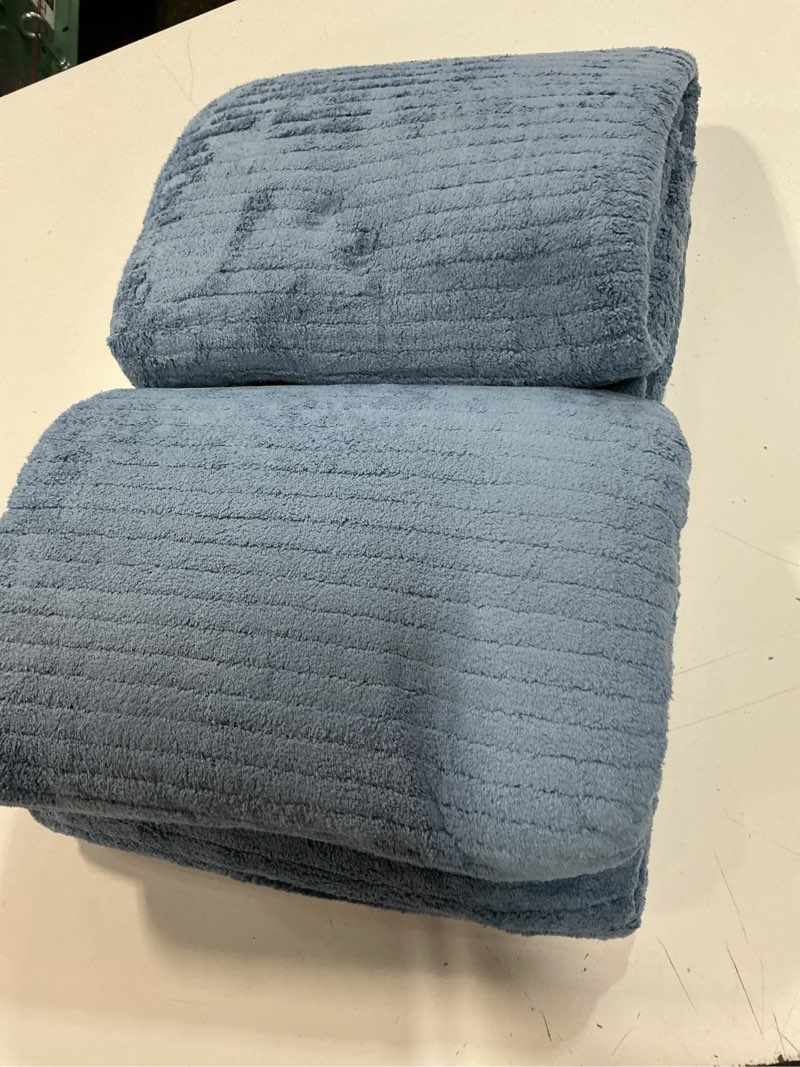 Condition photo showing Good Condition for 2 piece black geometric hand towel set 16"x31" soft highly absorbent quick dry bathroom towels microfiber plush towels set woven towels for kitchen hotel spa gym