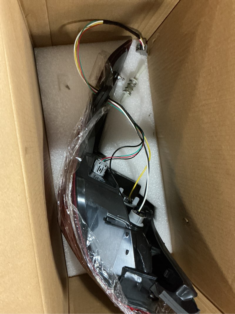 Condition photo showing Good Condition for led tail lights assembly compatible with 2020-2023 ford explorer base/xlt/limited/platinum taillight rear brake lamp signal with bulbs and harnesses right passenger side fo2801275 lb5z13404f rh 20-23 explorer