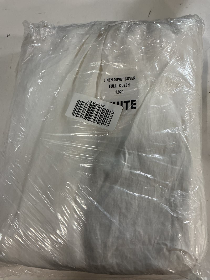 Condition photo showing New/Like New for quince linen duvet cover full/queen white