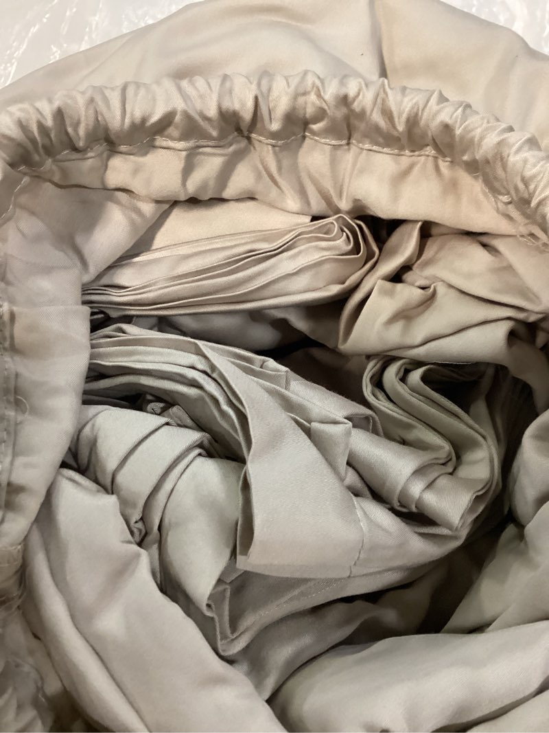 Condition photo showing New/Like New for bamboo sheet set, king, sand