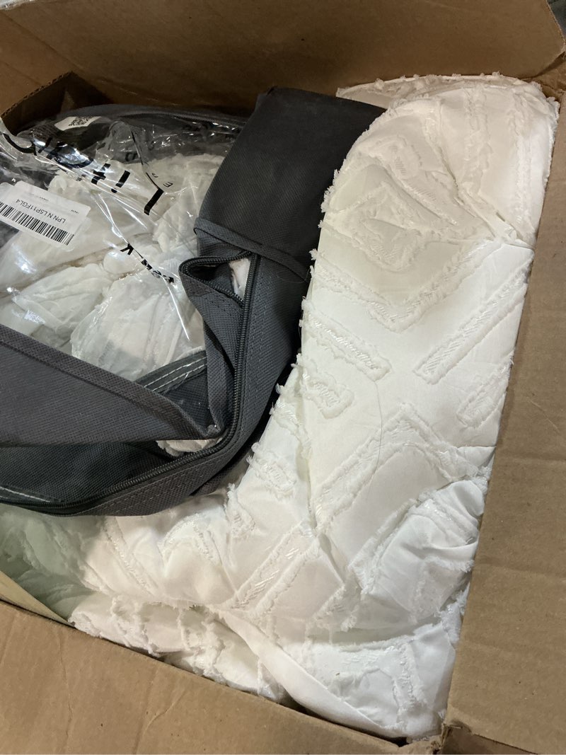 Condition photo showing Good Condition for litanika white king size comforter set, 3 pieces tufted boho farmhouse bedding comforter sets, lightweight fluffy comforter bed set for all season (104x90in comforter and 2 pillowcases) 11-white king (104"x90")
