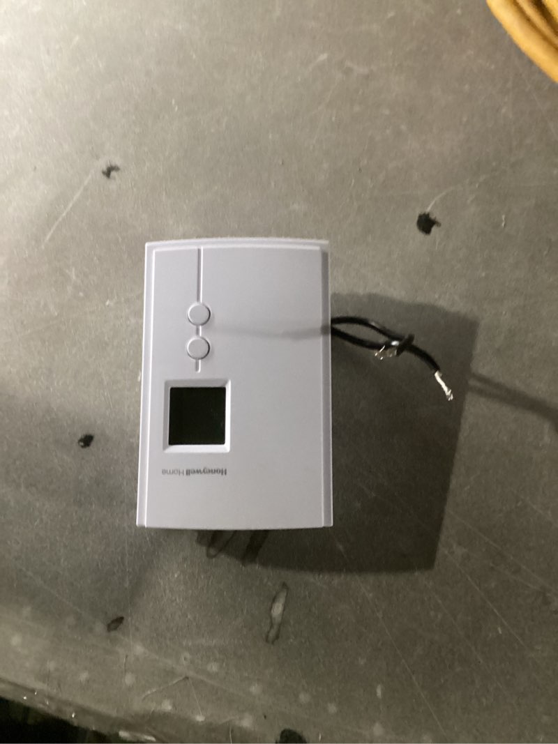 honeywell home 24-volt electronic non-programmable thermostat use with electric baseboard 120v-240v item #96643 | model #rlv3120a1005/e1