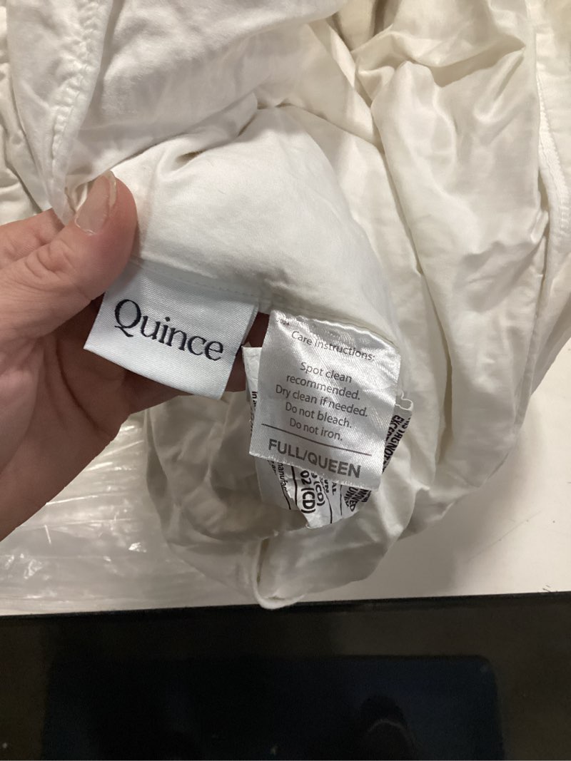 Condition photo showing Good Condition for lightweight premium down duvet insert, full/queen, down