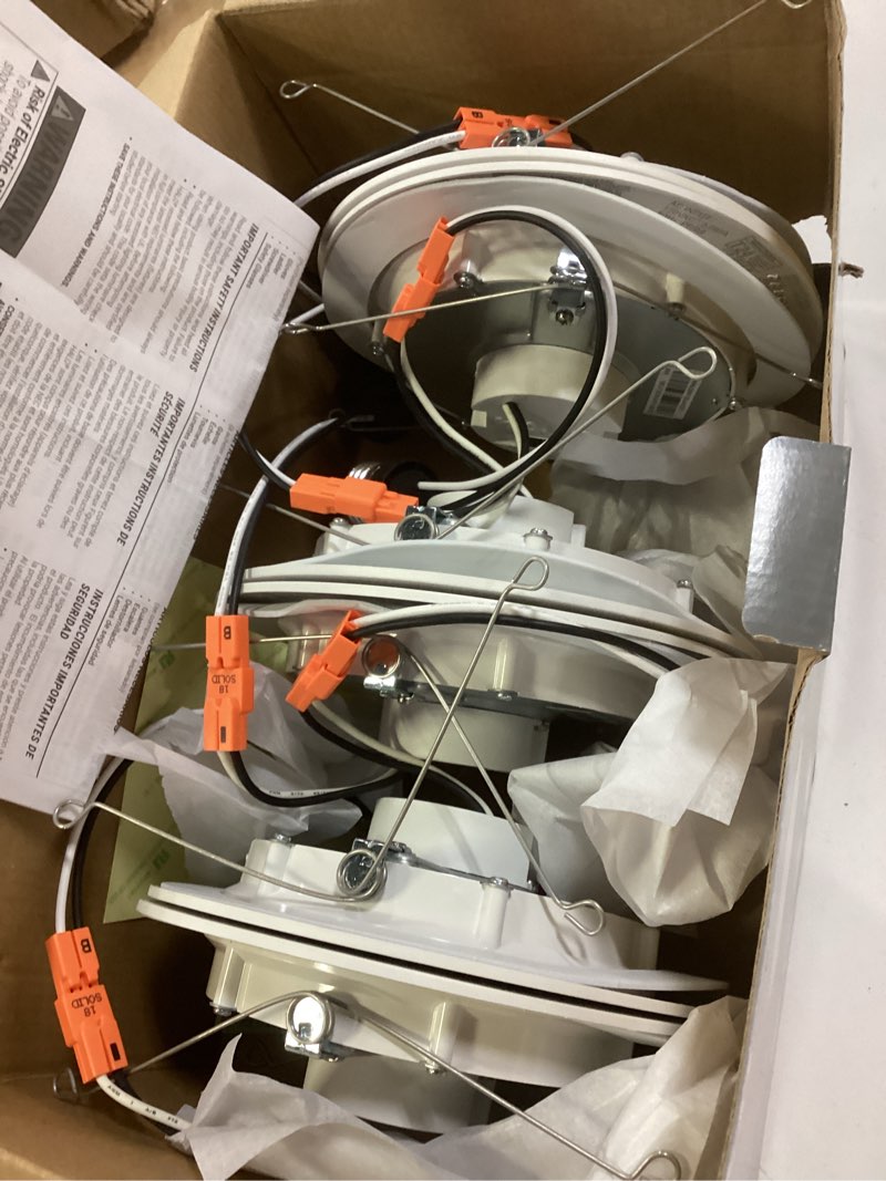 Condition photo showing Good Condition for halo white 6-in 965 -lumens switchable round dimmable led canless wet rated recessed downlight 6 -pack