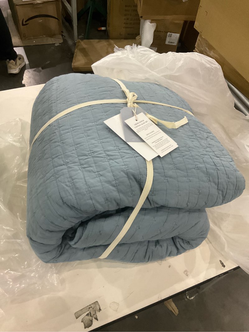 Condition photo showing Good Condition for King bedding set