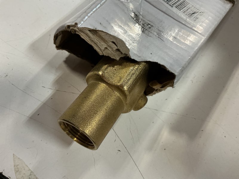 Condition photo showing Good Condition for 3.25ft frost-free yard hydrant, freezeless frost proof hydrant,water hydrant 3/4" pipe connection,total length 3.25ft, 12" bury depth,for yard,garden,pasture irrigation and drinking