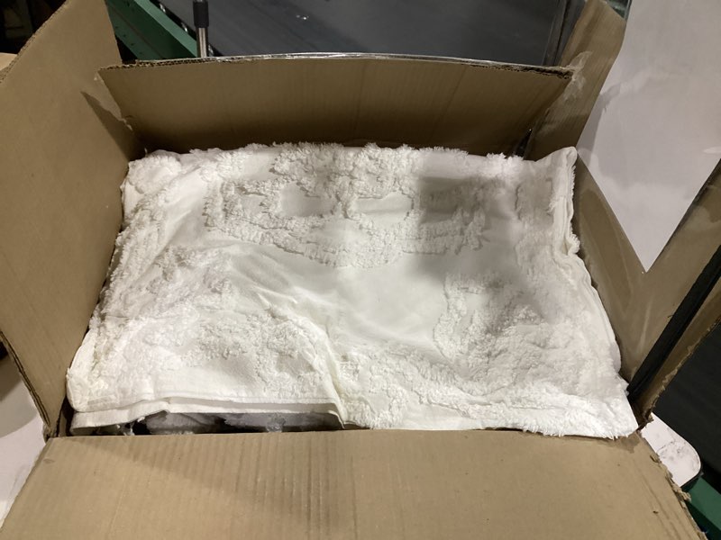 Condition photo showing New/Like New for madison park laetitia lightweight 100% cotton quilt set, breathable chenille tufted, shabby chic boho medallion design, sham, floral ivory w/ tassels, full/queen (90 in x 90 in) 3 piece laetitia ivory coverlet full/queen