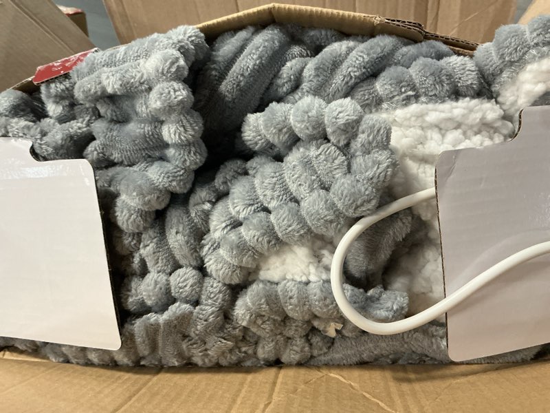 Condition photo showing Good Condition for Homemate Electric Heated Blanket Queen Size - 84"x90" Heating Blanket Queen Size Dual Control 1/2/4/6/8 Hours Auto-Off 10 Heat Level Over-Heat Protection Soft Flannel Sherpa ETL Certification Light Grey (Striped) 84 Inch x 90 Inch