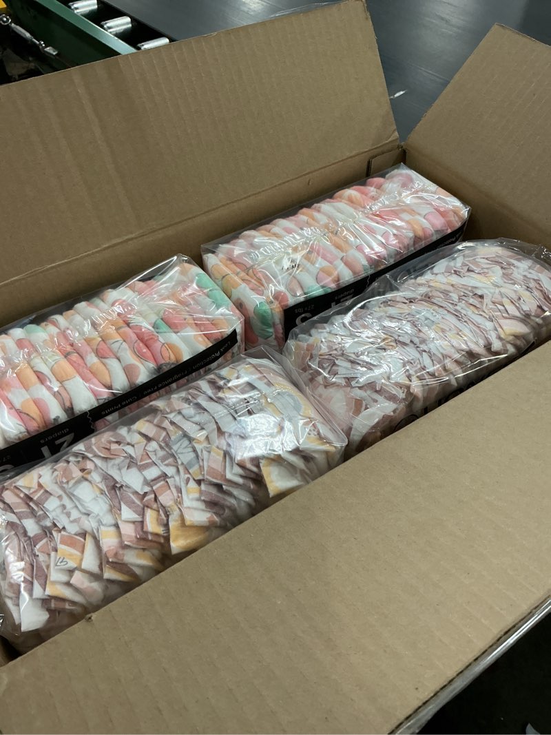 Condition photo showing New/Like New for The Honest Company Comfort Dry Disposable Diapers for Sensitive Skin, Hypoallergenic, Wingin' It + Catching Rainbows, Super Club Box Size 5 (27 lbs) 84 Count Size 5 (84 Count) Wingin' It + Catching Rainbows