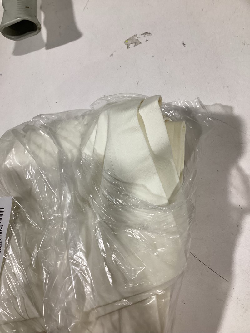 Condition photo showing Good Condition for off white pilow case only quince 