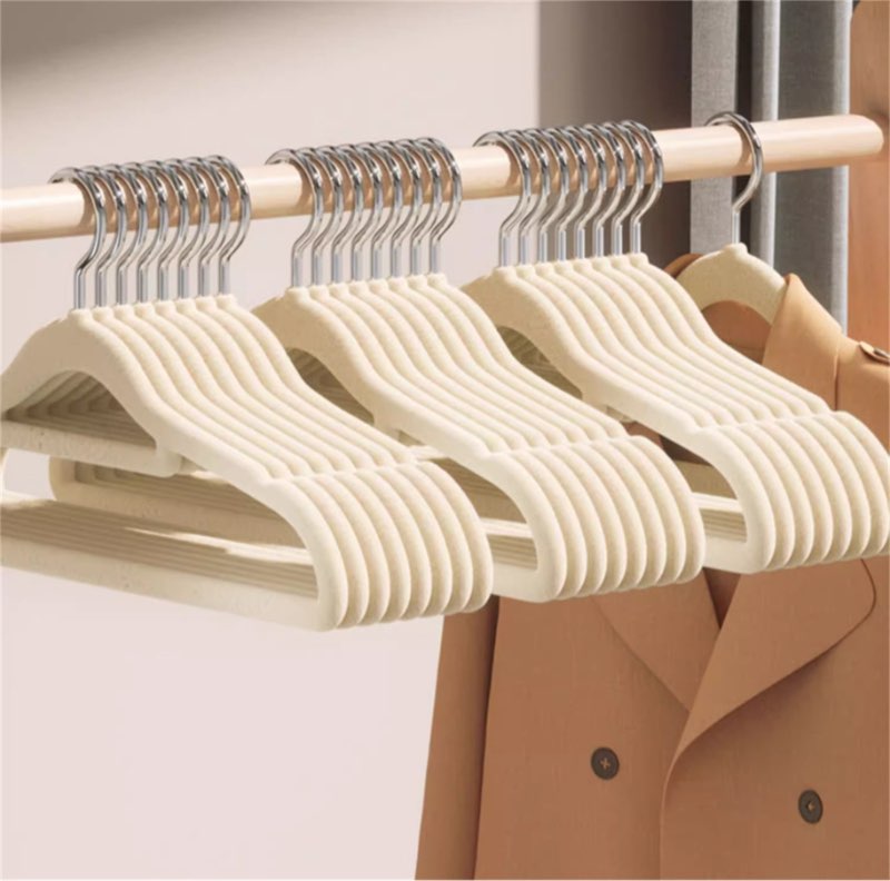 Oeds Plastic Non-Slip Standard Hanger for Dress/Shirt/Sweater pack  of 3 
