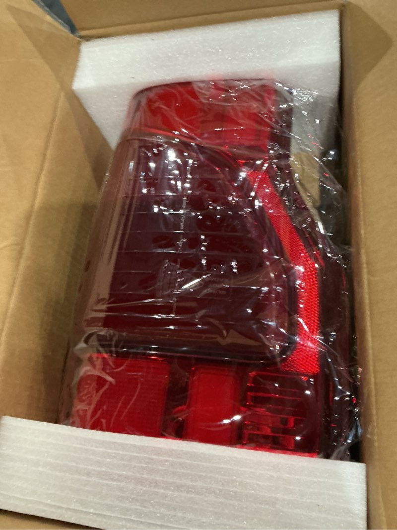 Condition photo showing Good Condition for lochnchn led tail rear lights w/blind spot compatible with ford f250 f350 f450 super duty 2020 2021 2022 brake taillights lamp assembly left driver side replace lc3z13405e fo2800282 led left with blind spot