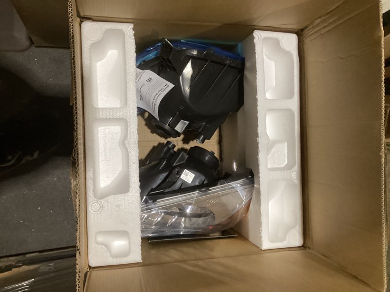 headlights for 2001-2003 toyota rav4 base halogen headlamp replacement, high/low beam bulbs included, driver & passenger side chrome | with high & low beam bulbs oe replacement